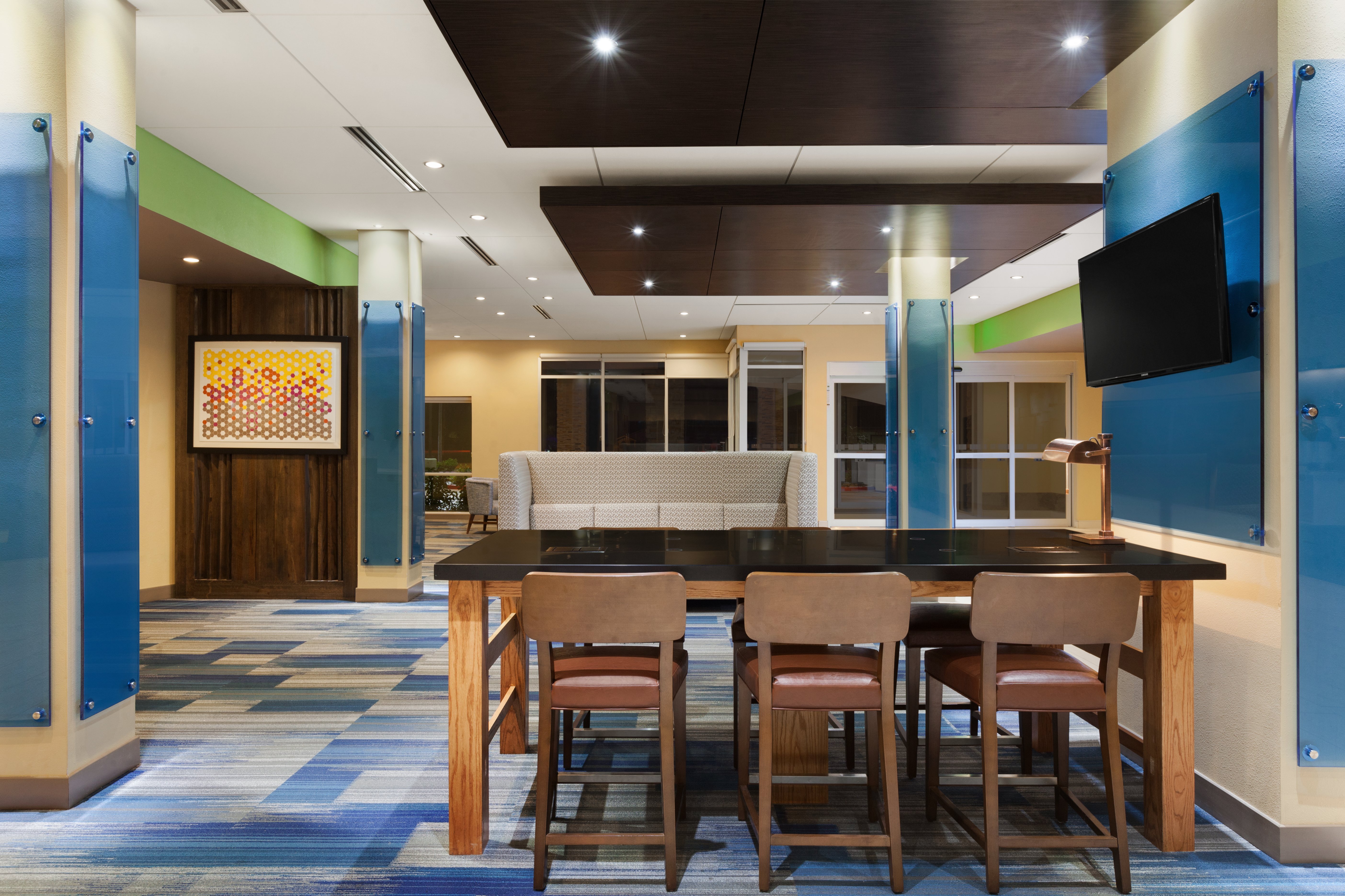 Holiday Inn Express And Suites Edinburg Mcallen Area 33/51