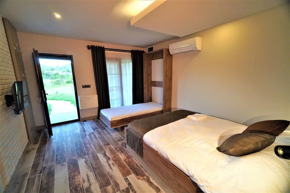 Milyos Hotel 7/42