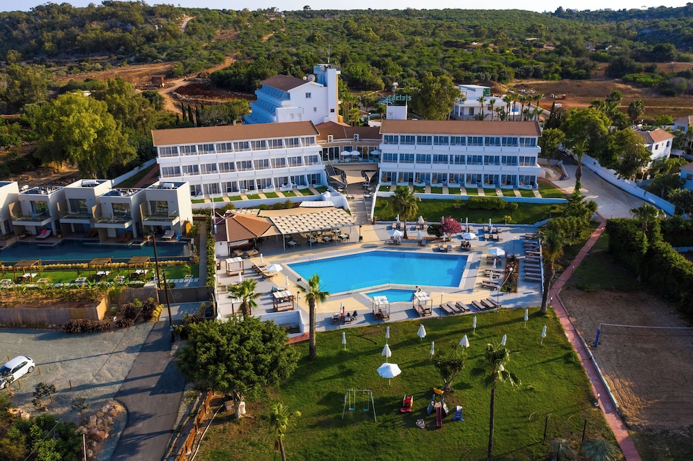 Adelais Bay Hotel in PARALIMNI