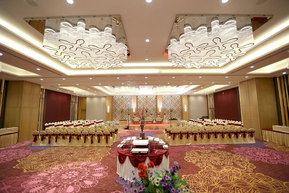 The Imperial Palace Hotel 50/70