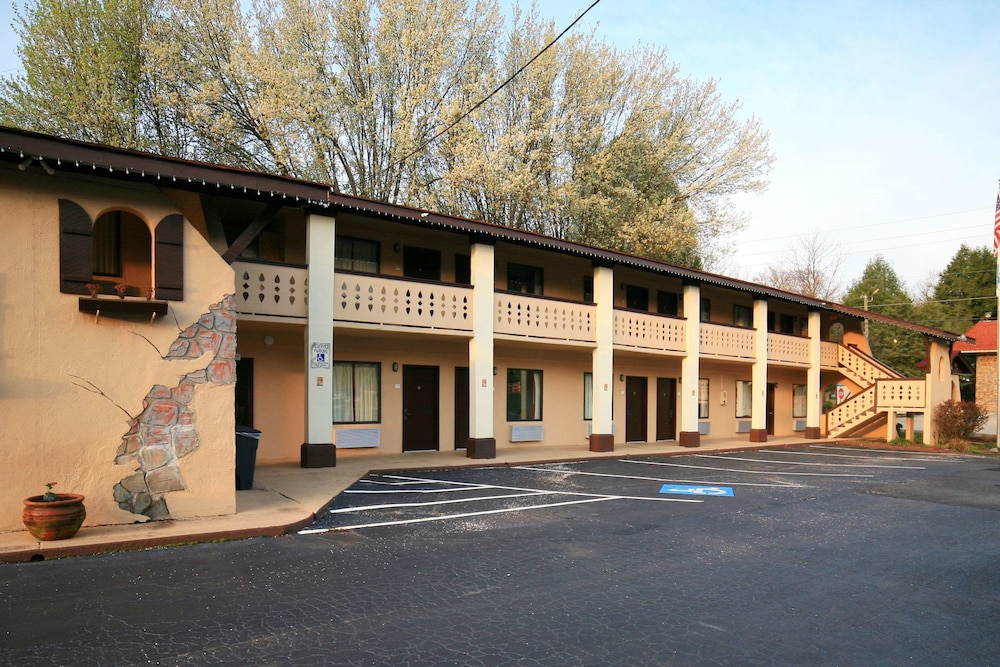 Quality Inn Downtown Helen, GA 1/37