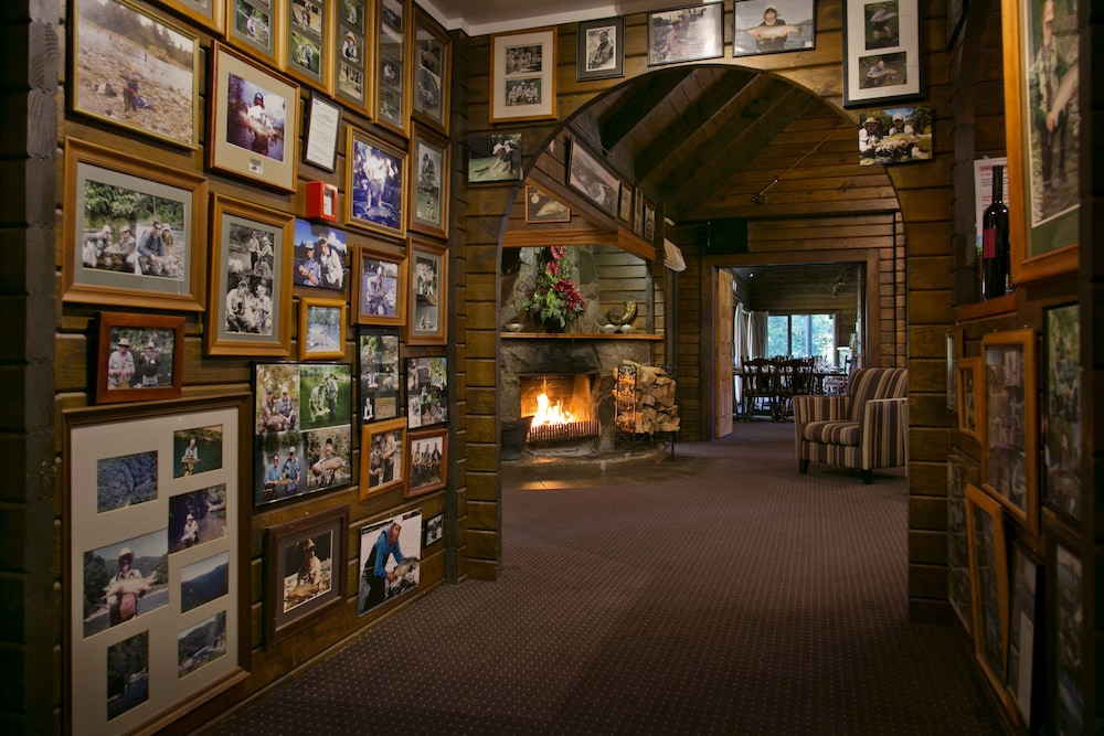 Tongariro Lodge 9/75