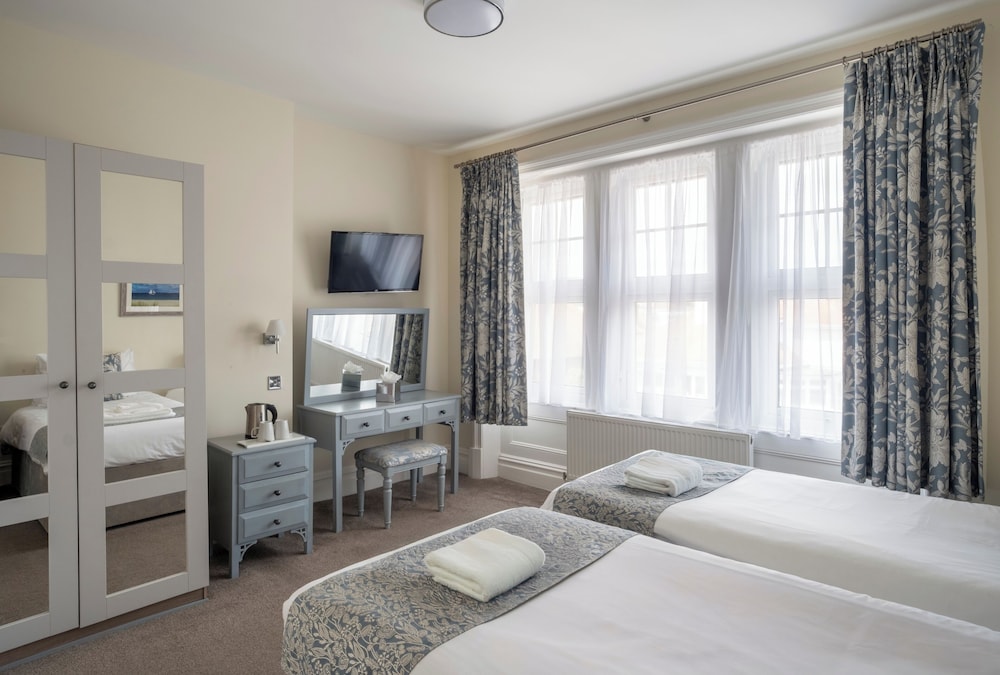 Room, Twin Beds, Inland View