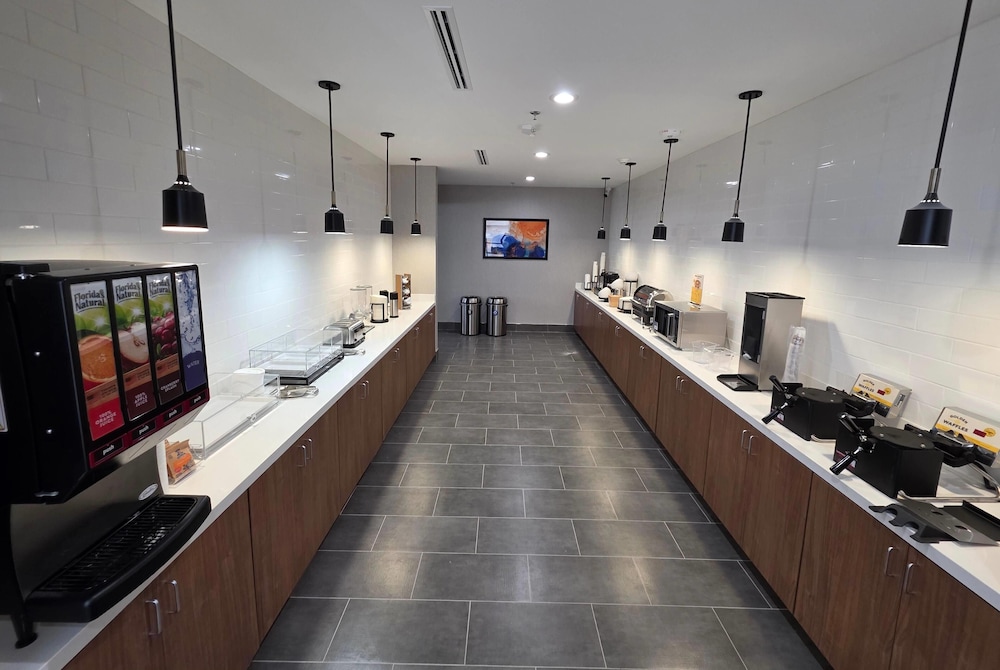 Hawthorn Extended Stay by Wyndham Eagle Pass 19/27