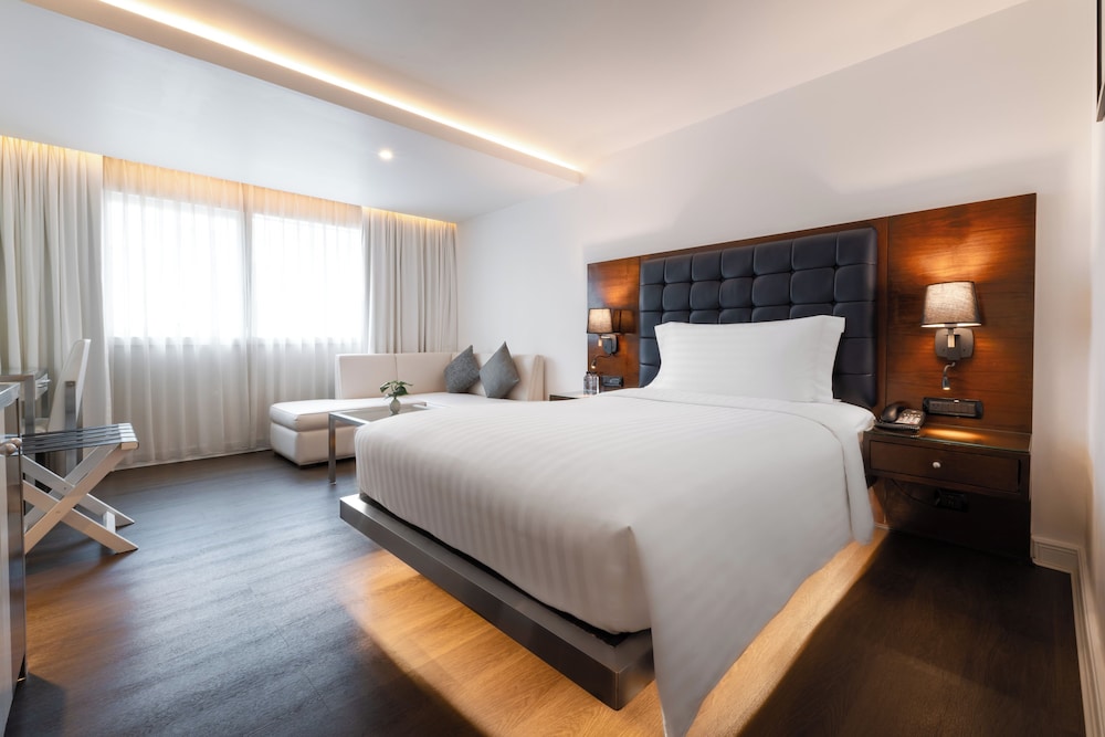 GRAND, BRONZE, QUEEN BED