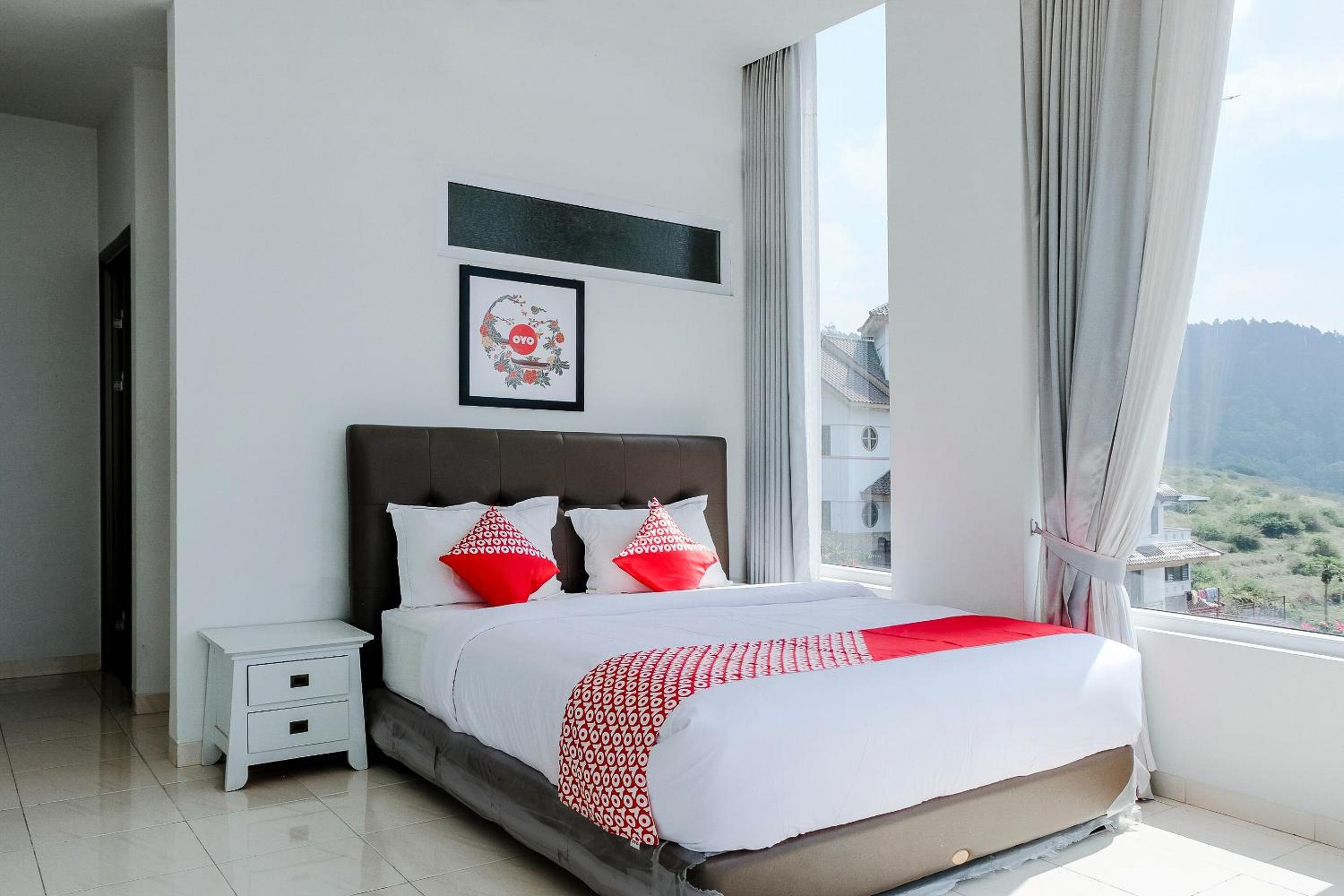 DELUXE, DOUBLE BED