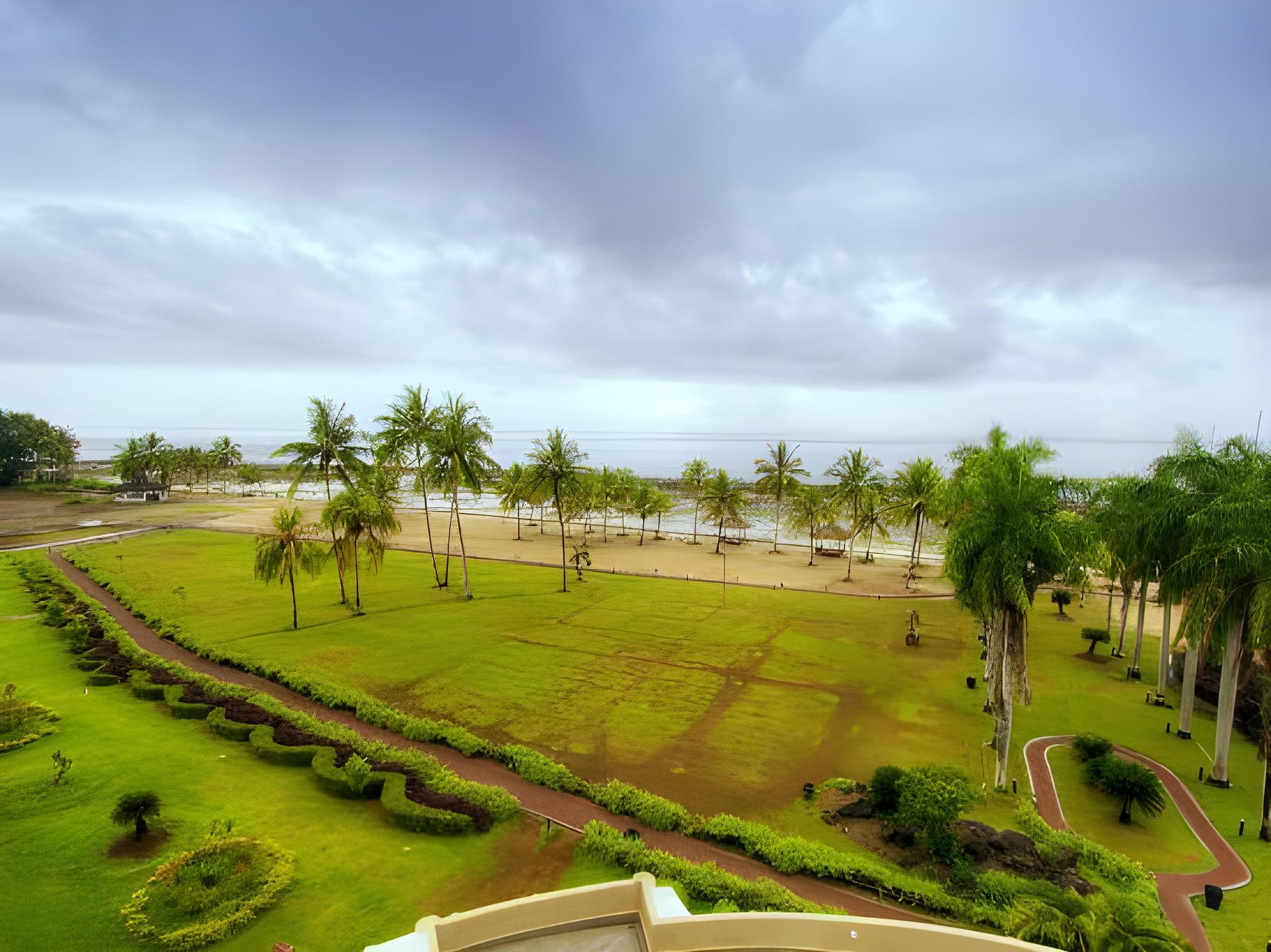 Paradise Hotel Golf and Resort 46/49