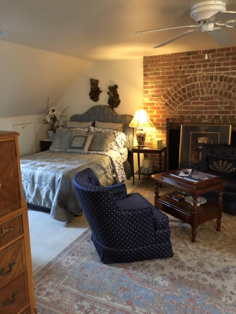 Angie's B&B 26/41