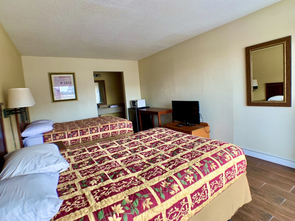 La Vista Inn 7/23
