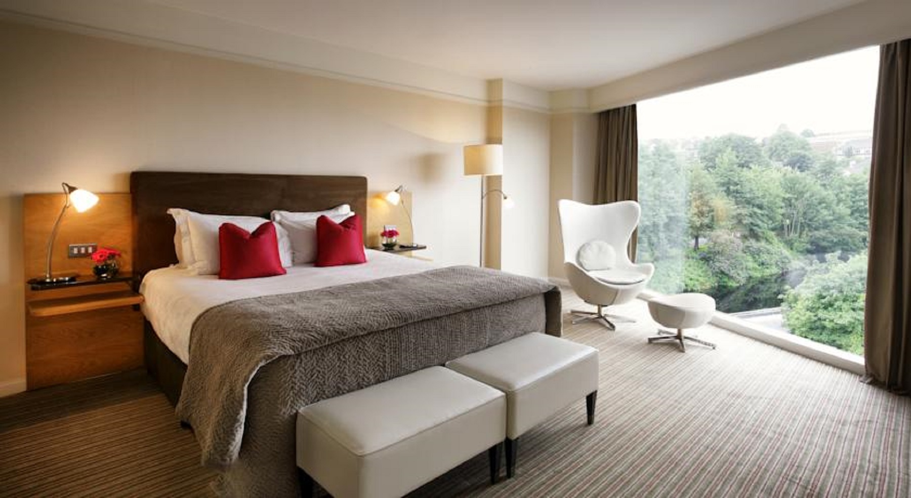 DELUXE, 2 DOUBLE BEDS