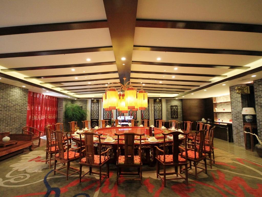 Chateau Star Sea Hotel 34/44