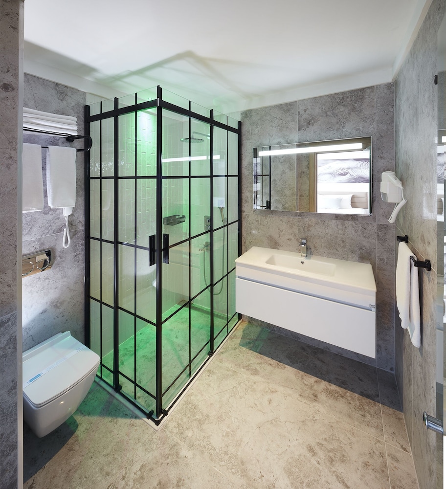 Lalila Blue Suites 37/73