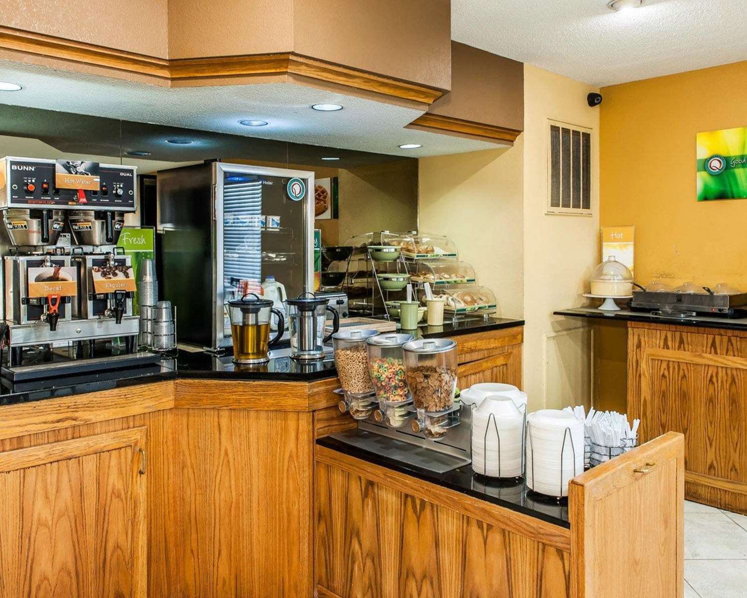 Quality Inn & Suites Shelbyville I-74, IN 17/20