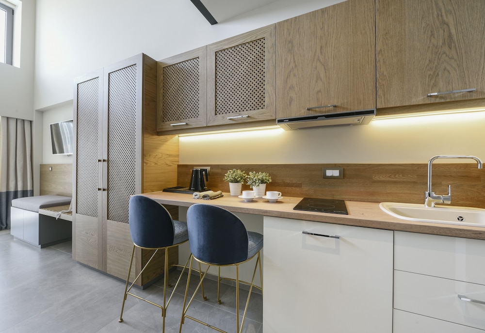 Serenity Suites 40/50