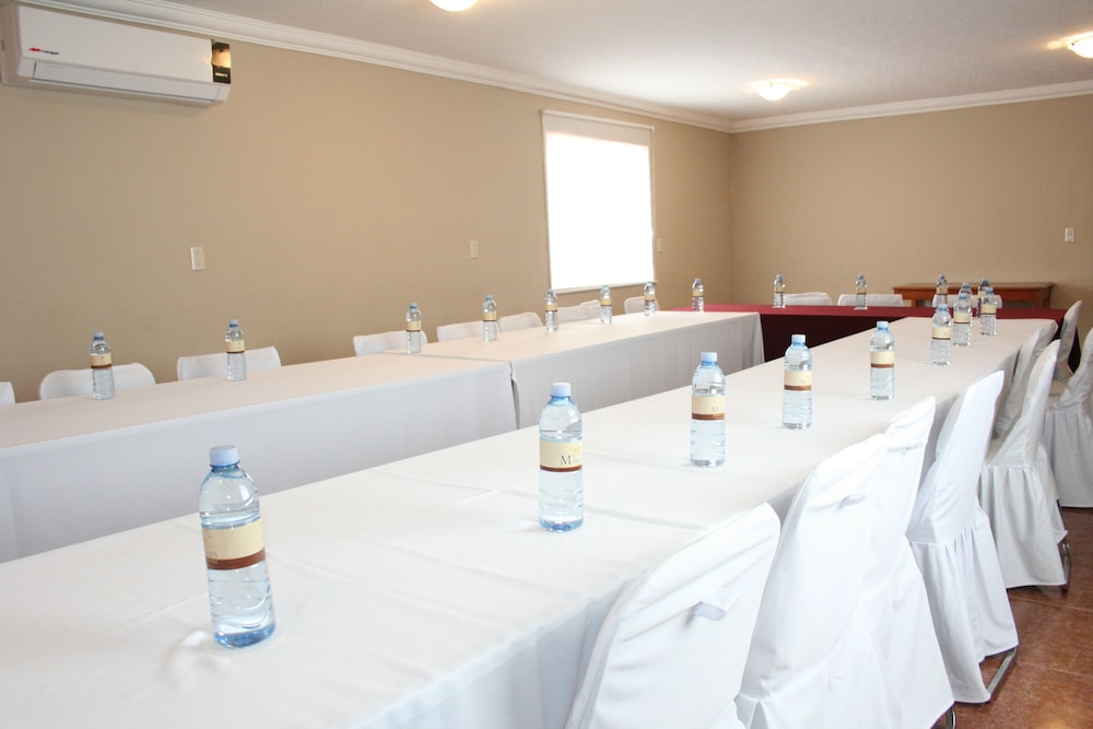 DEL MARQUES HOTEL AND SUITES 47/53