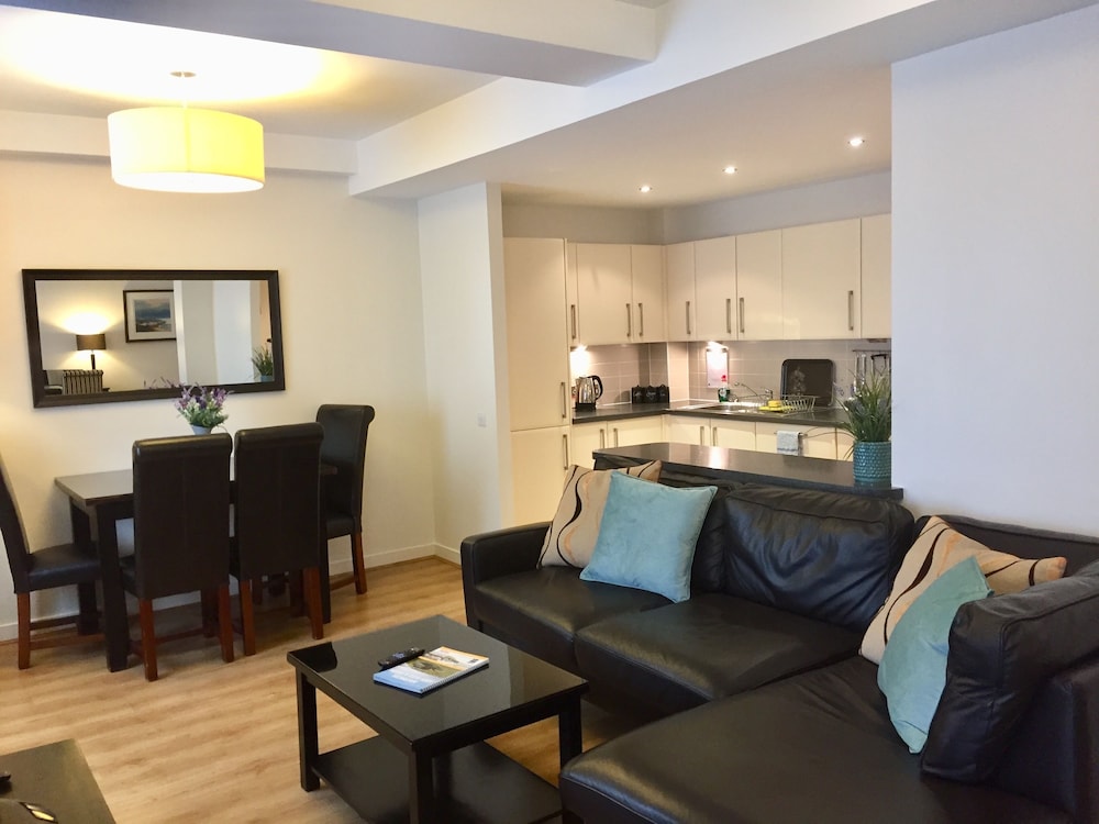 Inverness City Suites 28/50