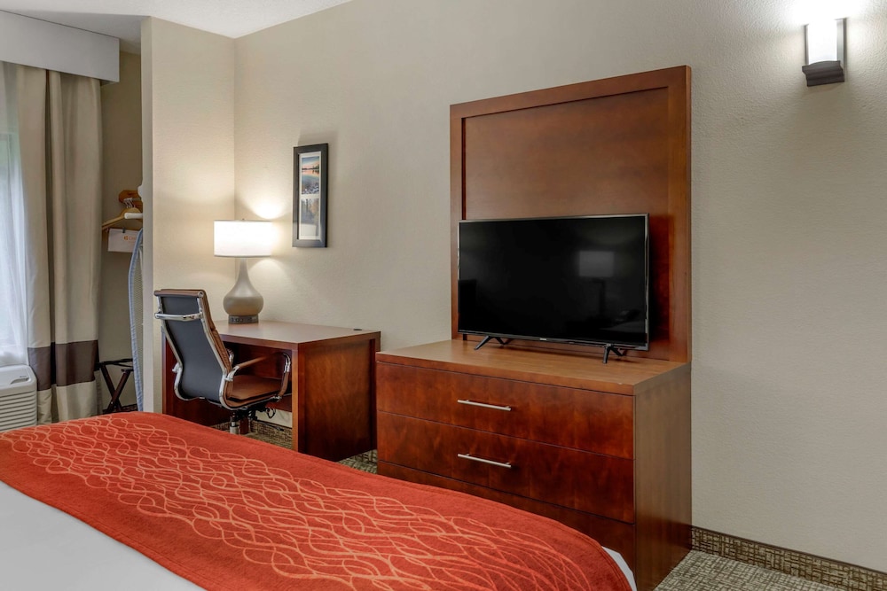 Comfort Inn & Suites Canton Riverstone Area 11/30