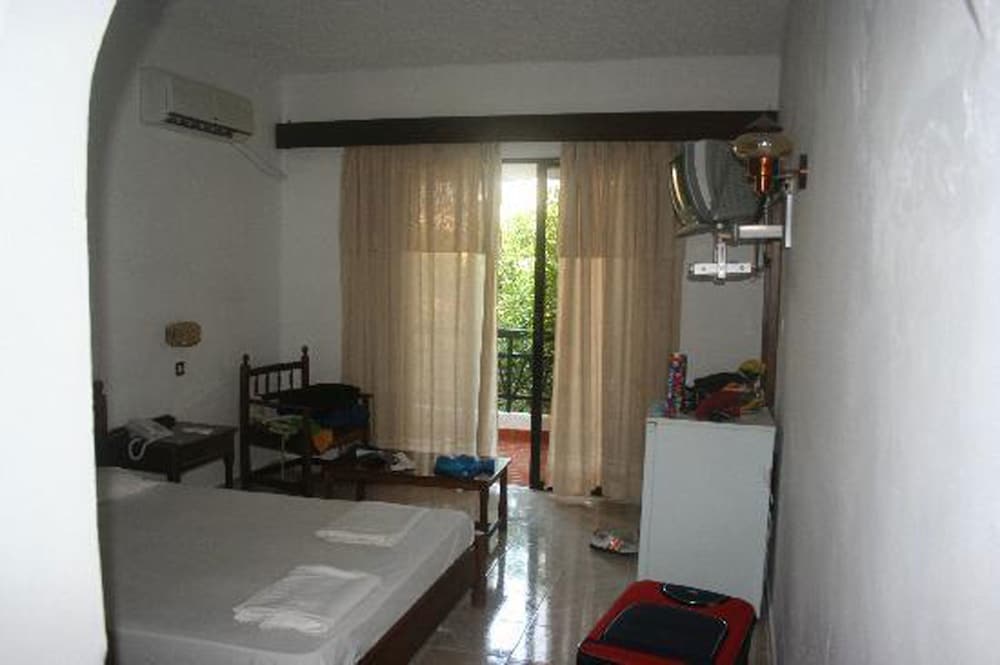 Oasis Hotel Bungalows 22/64