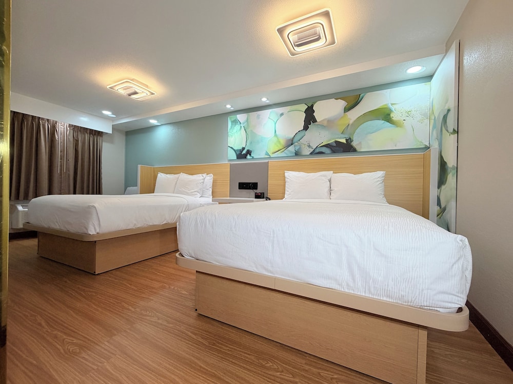 Deluxe, 2 Queen Beds