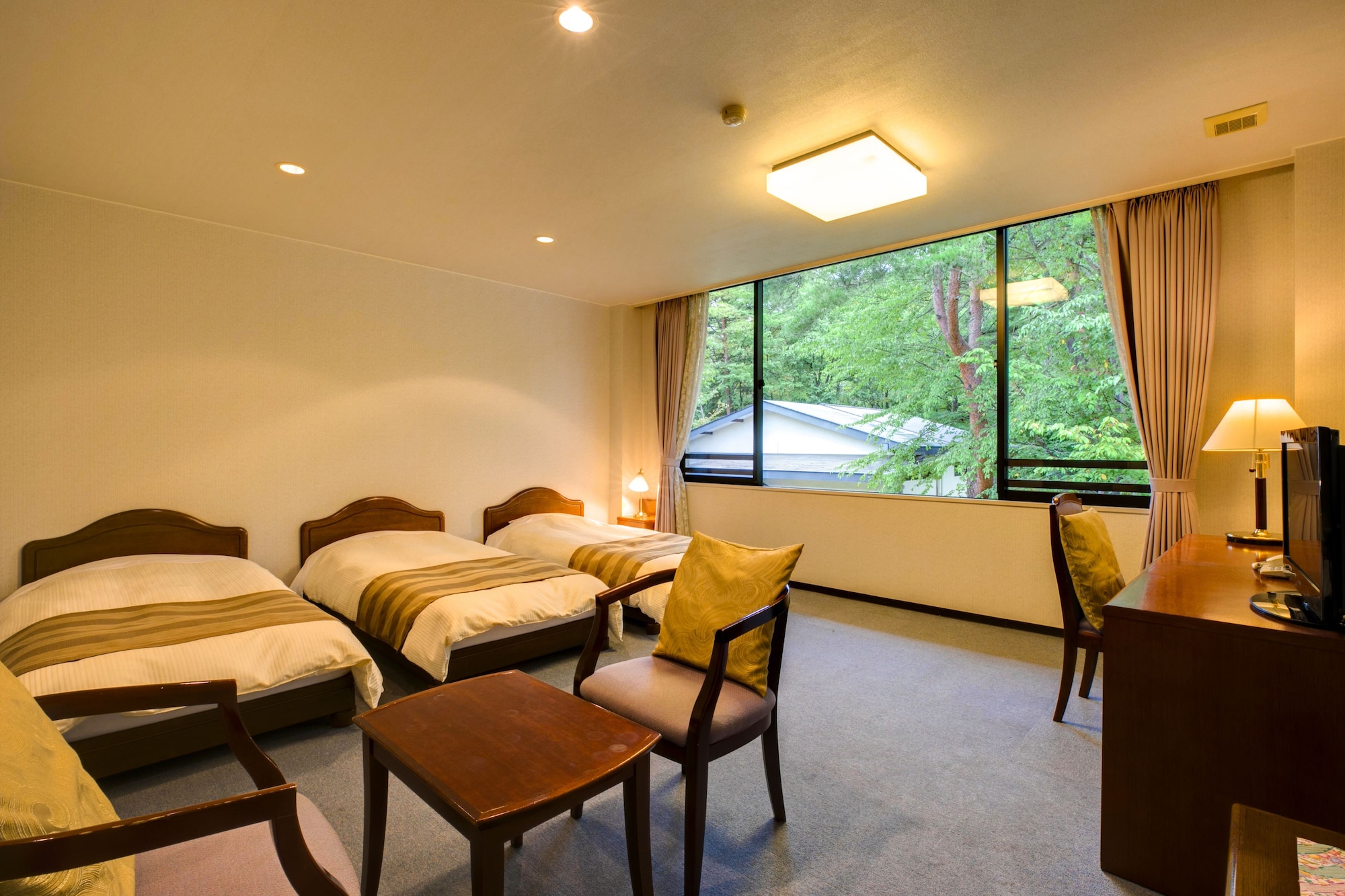 Western, Triple, 3 Beds, Smoking