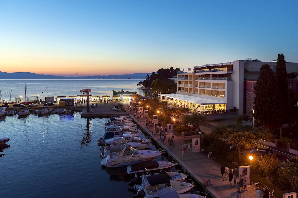 Riva Luxury Hotel 62/69