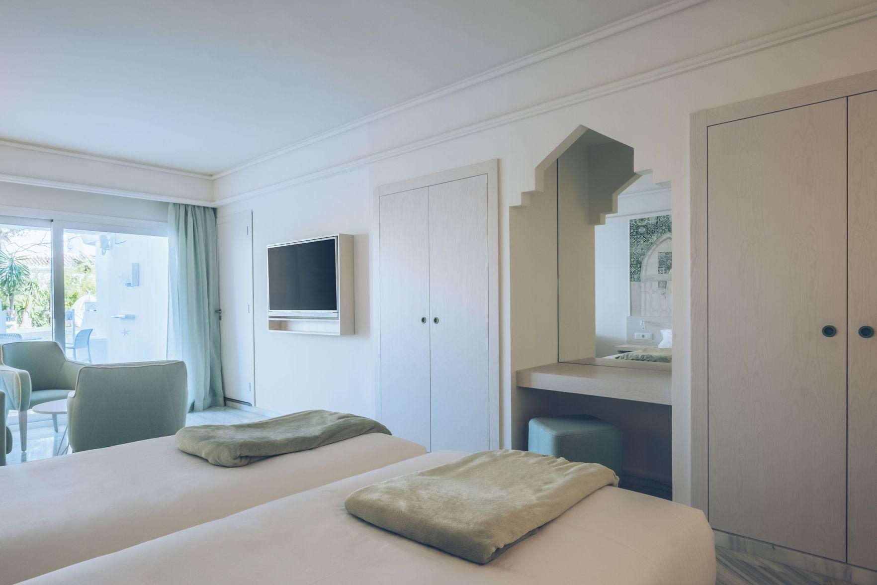 Room, Double Bed, Pool Access