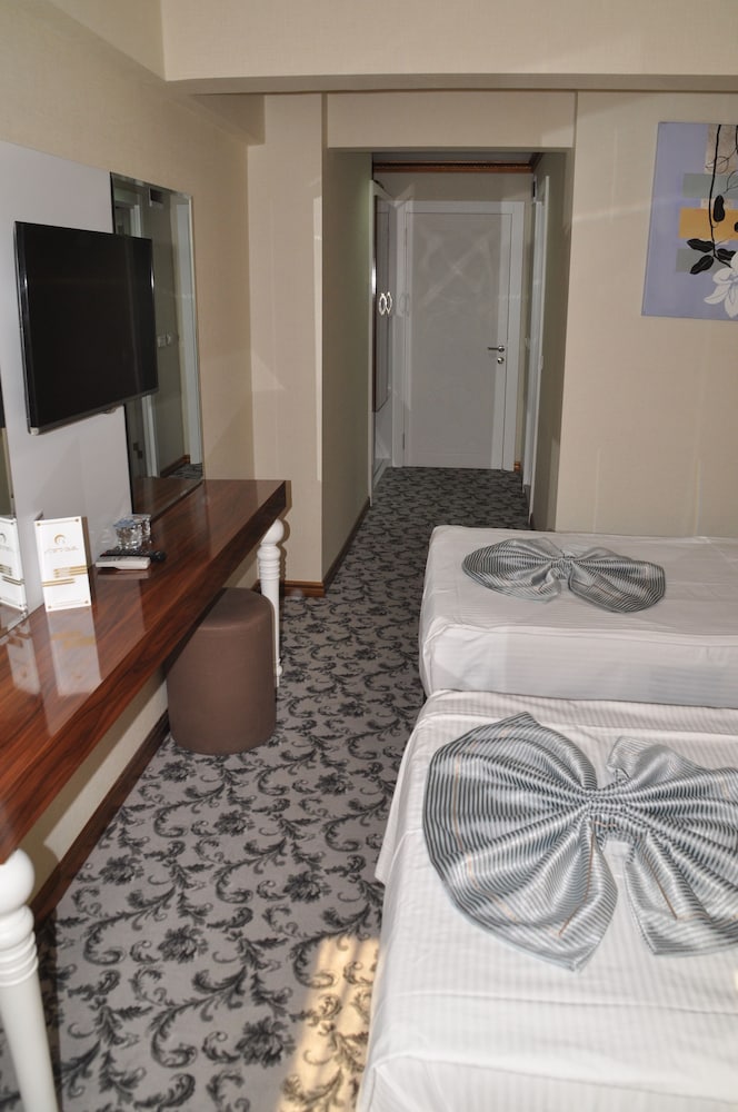 Grand Sera Hotel 44/50