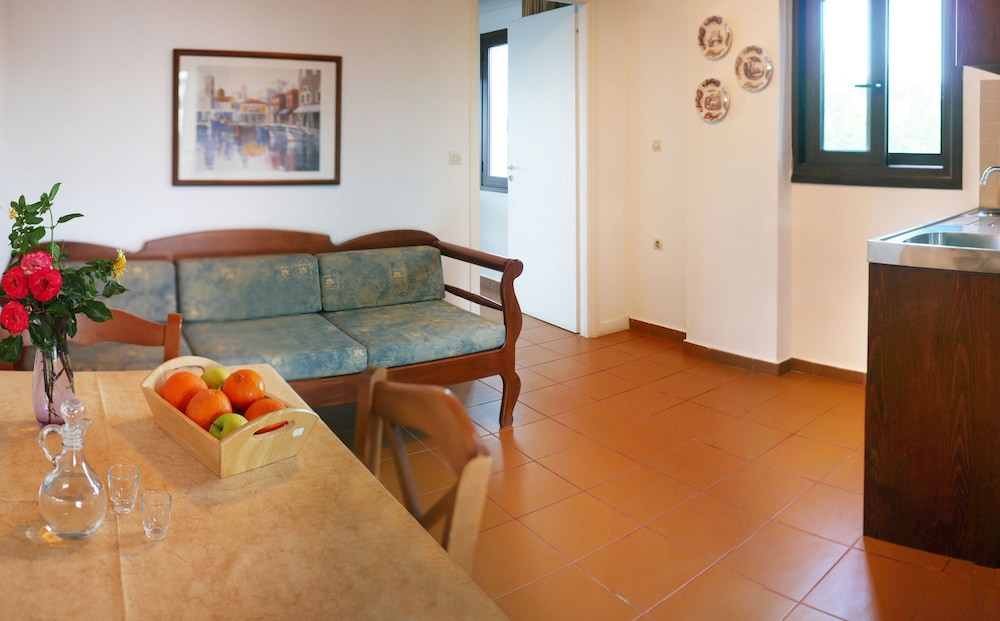 Areti Aparthotel 46/75