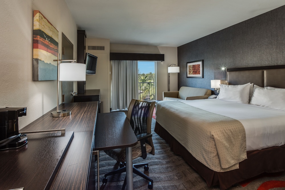 Holiday Inn Express and Suites Naples Downtown 18/64