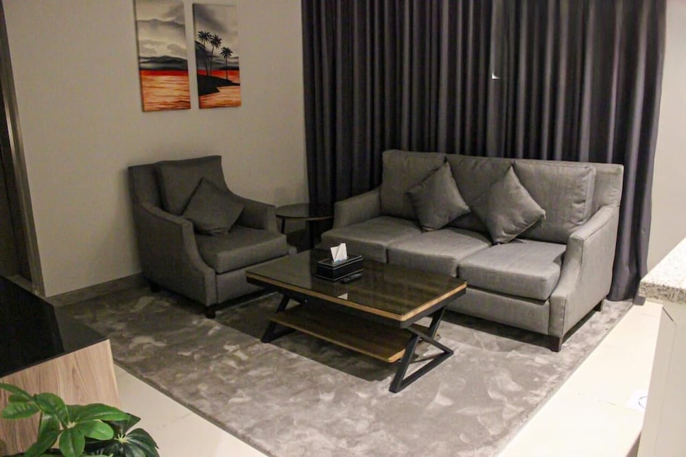Land Walk Al Taawoun Hotel 48/62