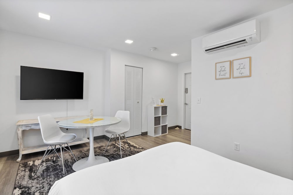 Sunset Inn South Miami 30/43