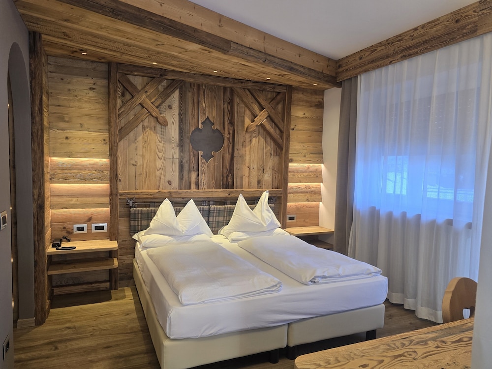 HOTEL AZOLA 14/50