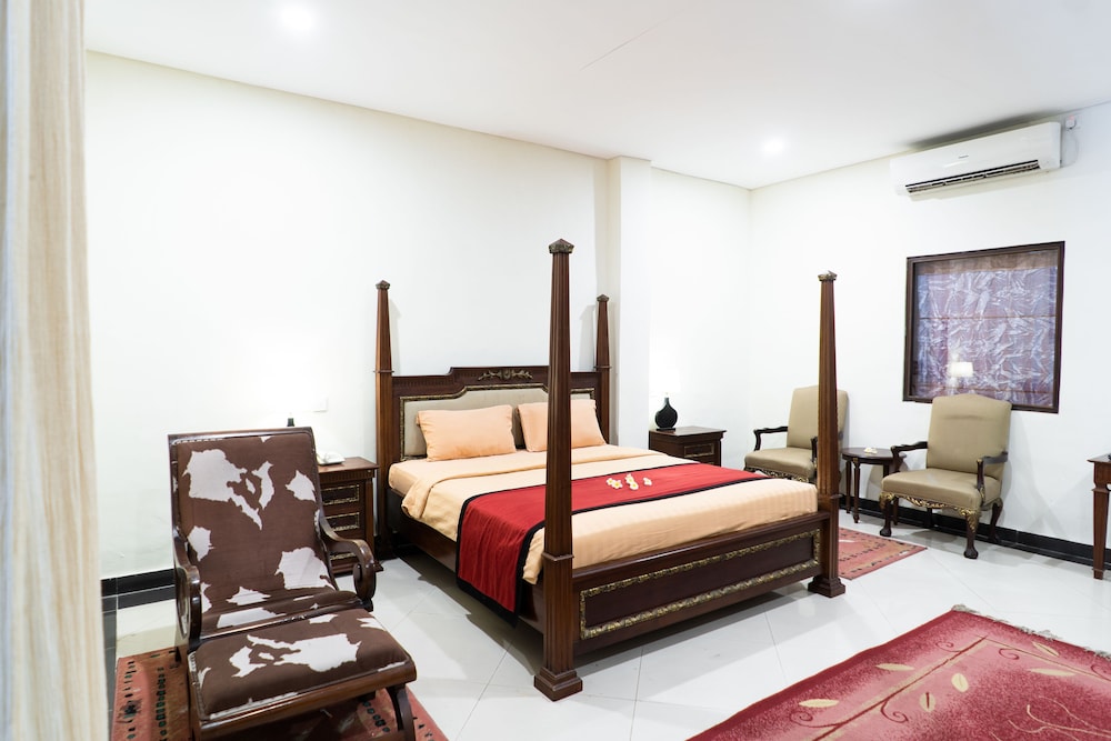 Maxi Hotel & Spa 16/25