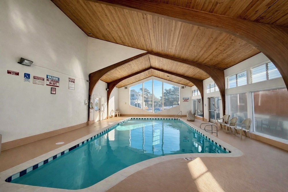 Stargazer Inn And Suites 39/66