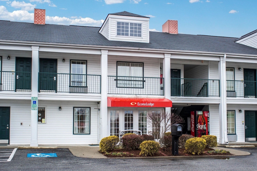 Econo Lodge Greenville near University 4/64
