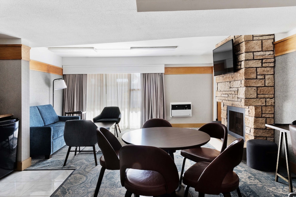 Four Points By Sheraton Ventura Harbor Resort 17/36