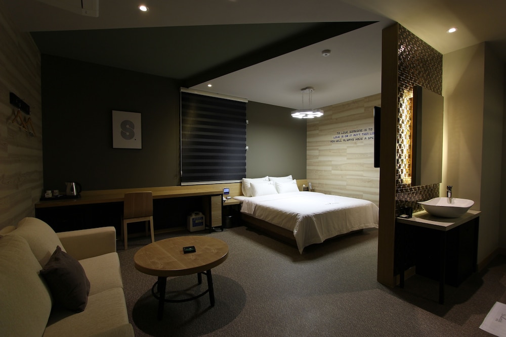 The Zenith Hotel 21/60