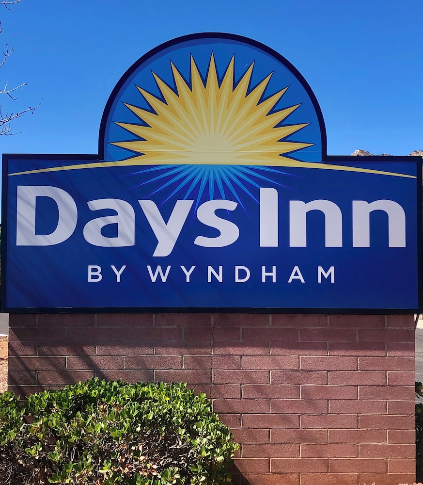 Days Inn By Wyndham Bakersfield Ca 7/55