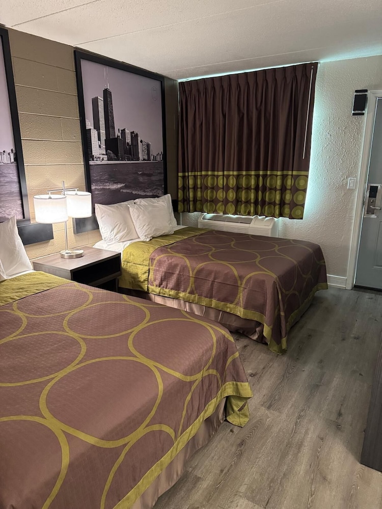 Super 8 by Wyndham Rockford South 19/32