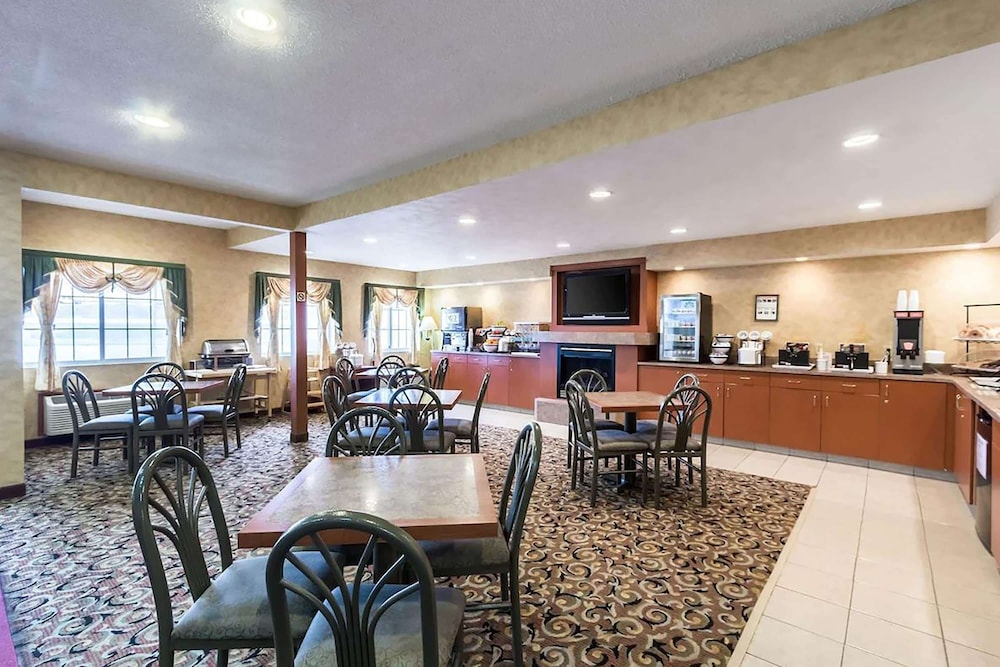 restaurant cafeteria