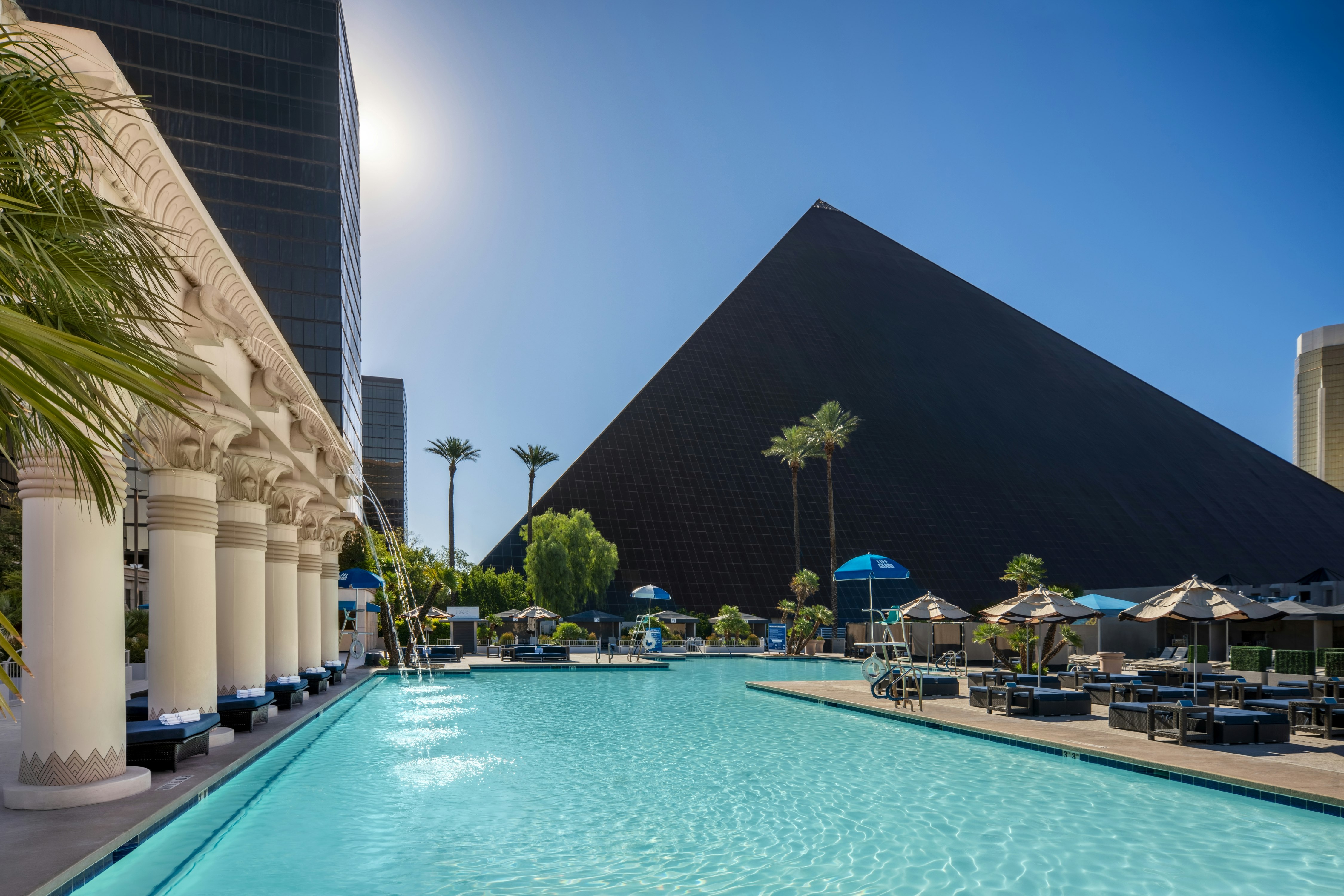 Luxor Hotel and Casino 72/73