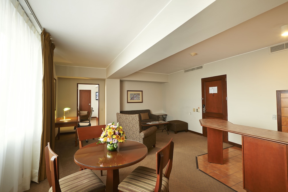 Sol de Oro Hotel And Suites 35/65