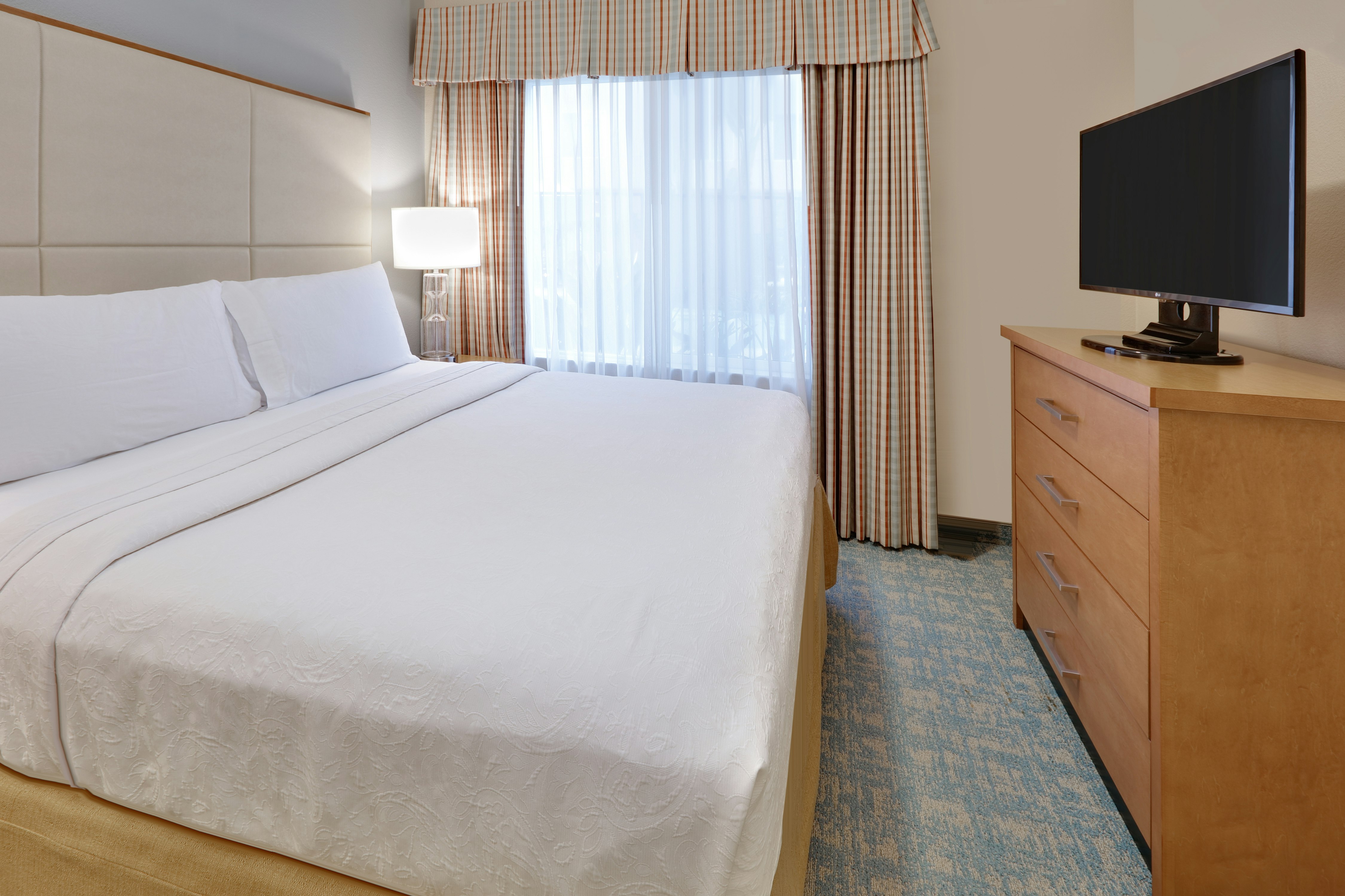 1 BEDROOM, SUITE, KING BED, LARGE