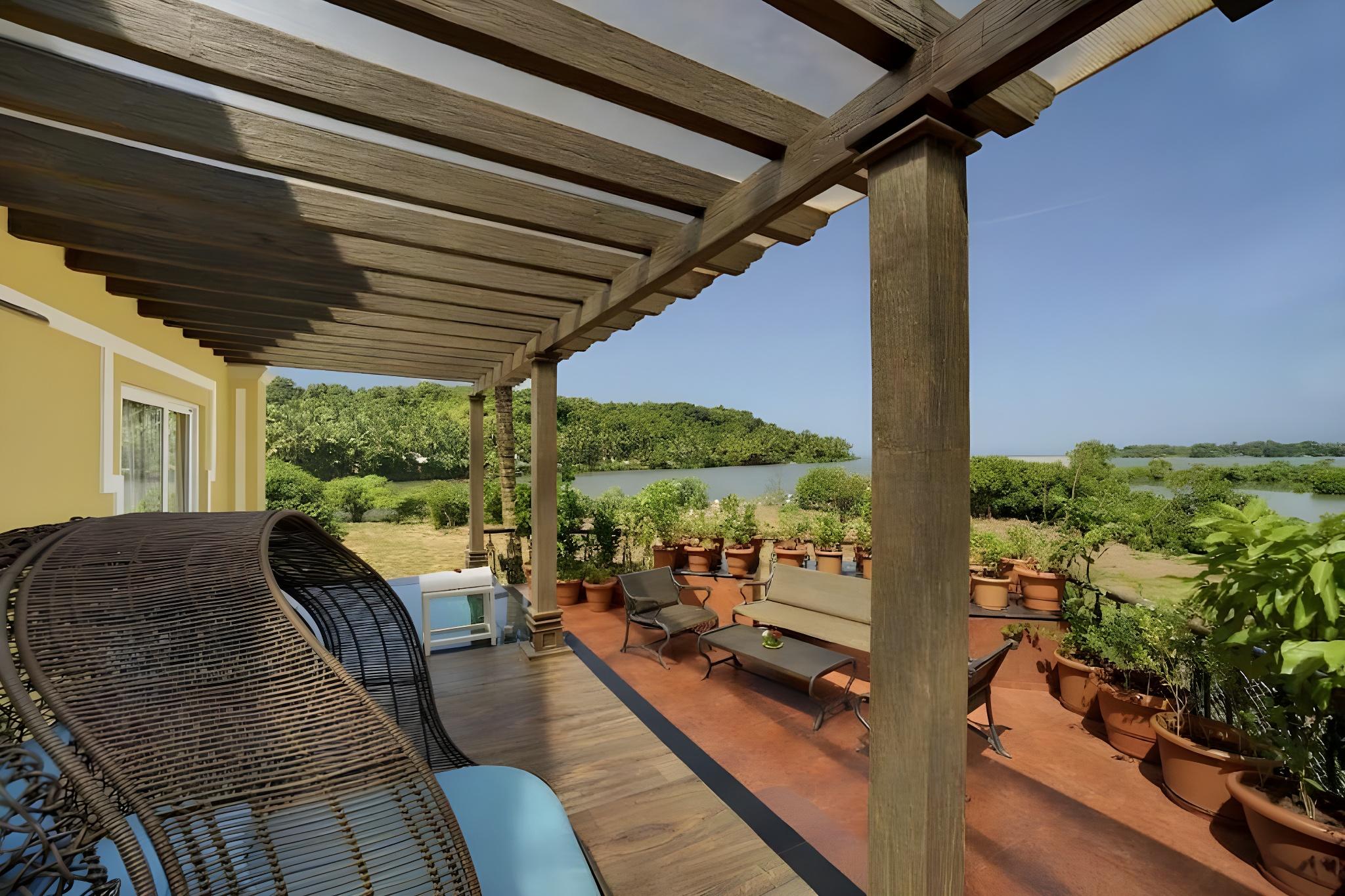 FENICIA RIVERSIDE RESORT 23/42