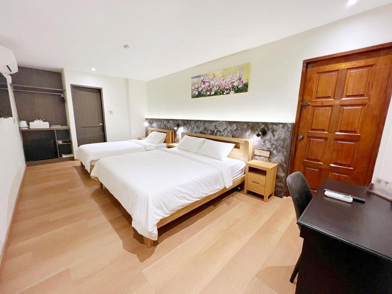 The Borneo Hotel 5/24