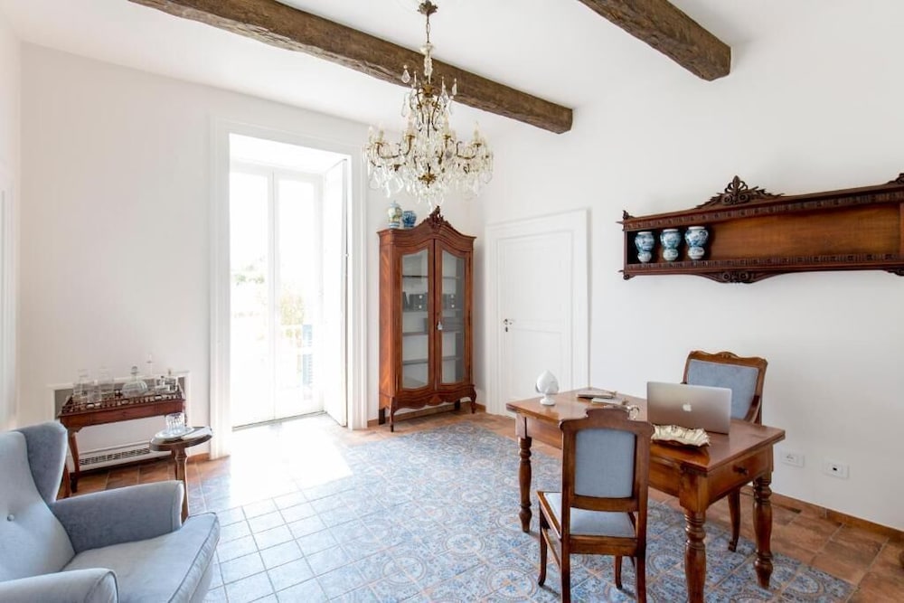 Palazzo Cacace 37/50