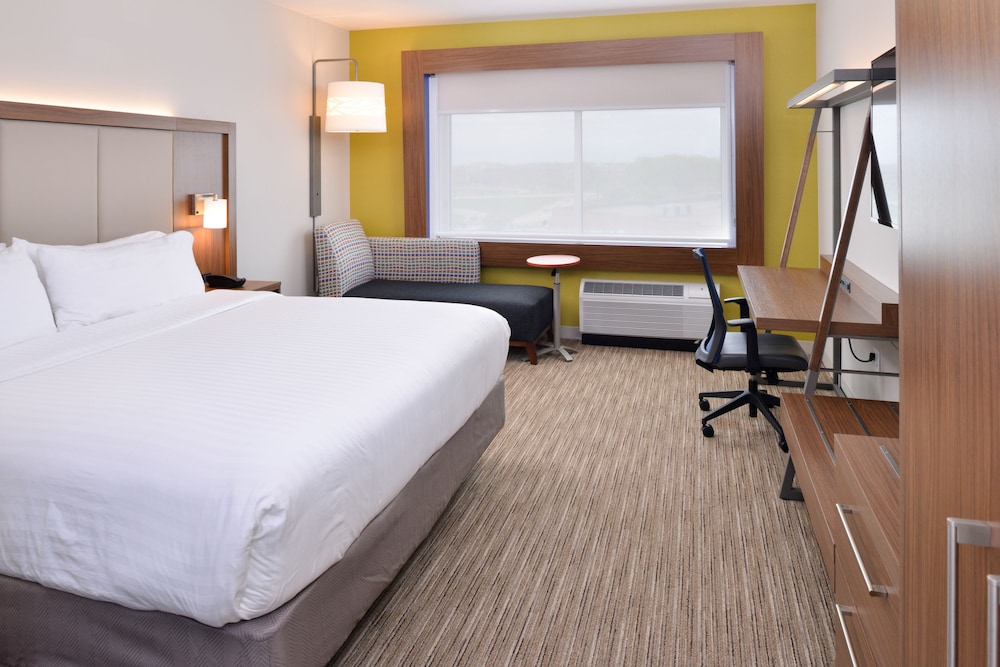 Holiday Inn Express And Suites Madison 24/65