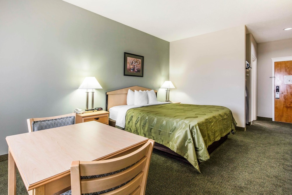 Quality Inn and Suites Pearl-Jackson 8/36