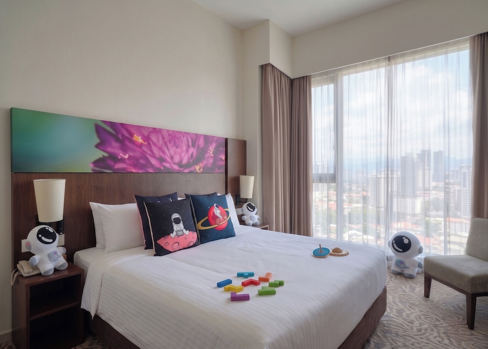 1 Bedroom, Theme, Premier, Family, Suite, 1 King and 1 Single Beds