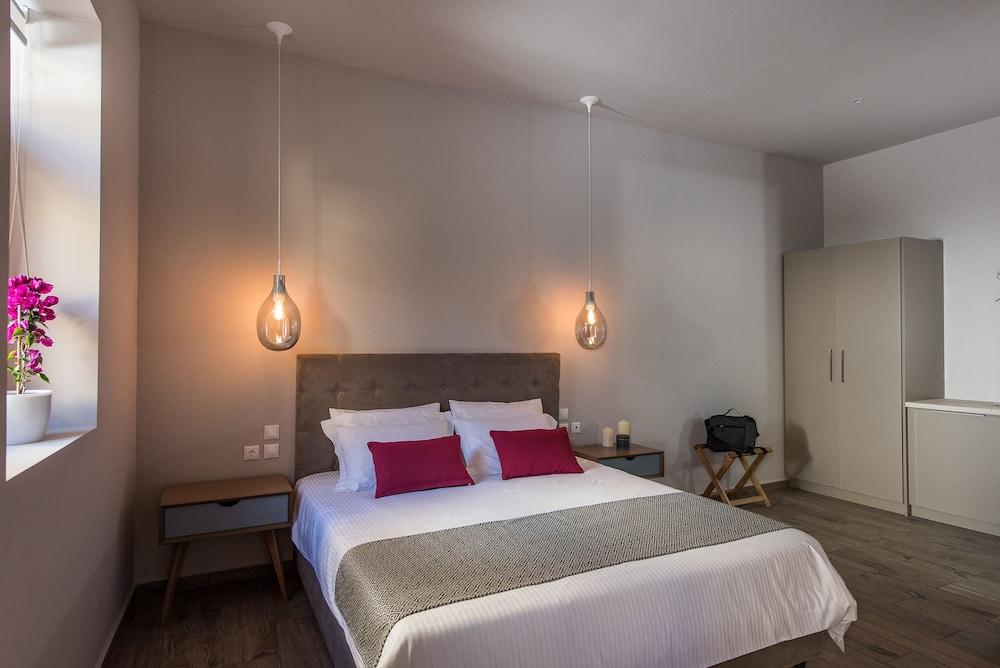 Bluebell Luxury Suites 15/42